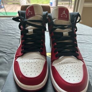 Air Jordan 1 Mid Chicago 2020